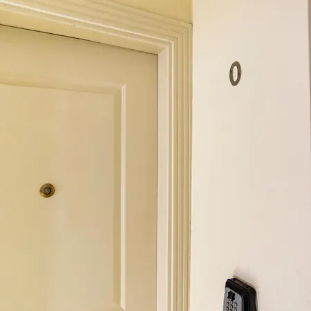 New Gr0-flat With Private Backyard In Center Apartman *