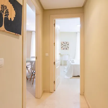 Apartman New Gr0-flat With Private Backyard In Center *