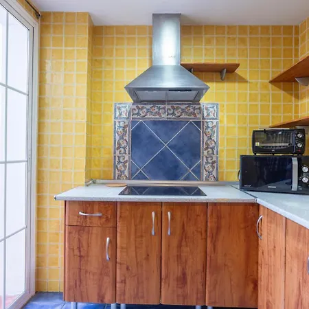 New Gr0-flat With Private Backyard In Center Apartman
