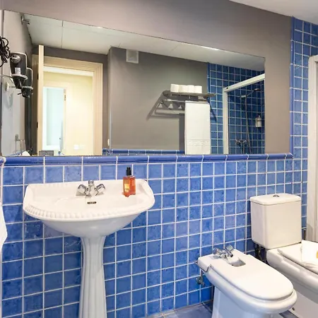 Apartman New Gr0-flat With Private Backyard In Center