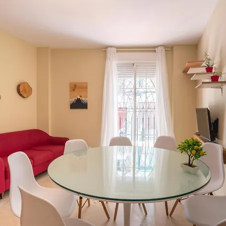 New Gr0-flat With Private Backyard In Center *