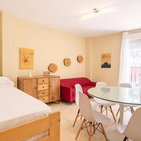 New Gr0-flat With Private Backyard In Center Apartman